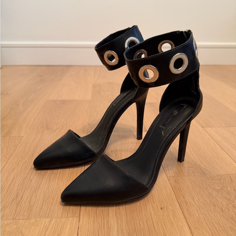 Zara Black Pointed Toe Heels with Silver Grommet Detail – Size 37 6.5 7 - Picture 2 of 6